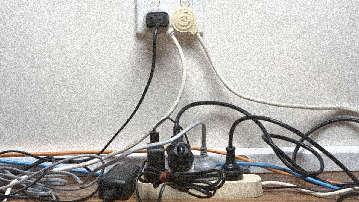 Üçlü Prizin Üstüne Bir Üçlü Priz Daha Takmak Gerçekten Sandığımız Kadar Tehlikeli mi?