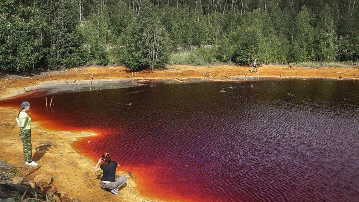 Bu Gölün İçine Girmeyi Bırakın Etrafında Geçirdiğiniz Birkaç Dakika Bile Sizi Öldürebilir: Peki Neden Çok Riskli?