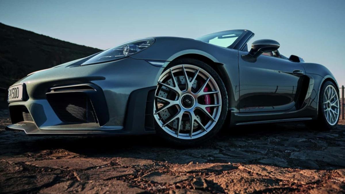 Adeta Oyuncak Araba Gibi Görünen 2024 Porsche 718 Spyder RS Tanıtıldı