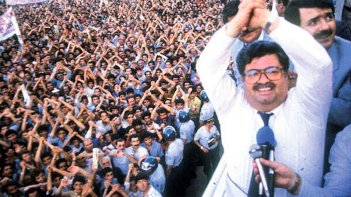 Geçmişten Günümüze Siyasetçilerin Kullandığı ve Kendileriyle Özdeşleşen İkonik El Hareketleri