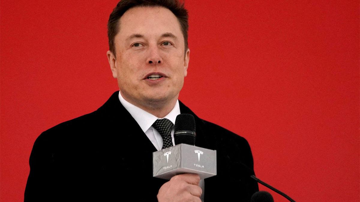 Elon Musk, Artık ’Bakıcılarına’ Sormadan Tesla Hakkında Tweet Atamayacak