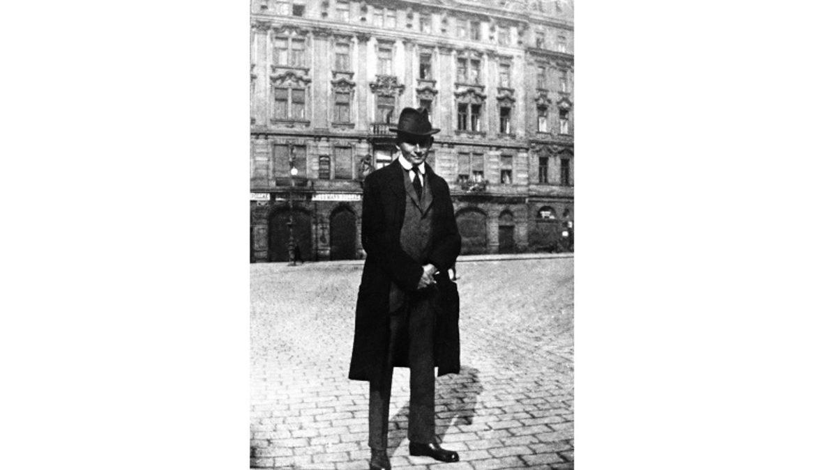 Gerçekliği Kafasına Göre Büken Yazar Franz Kafka’nın Hayatı ve Okumadan Geçmemeniz Gereken 8 Kitabı