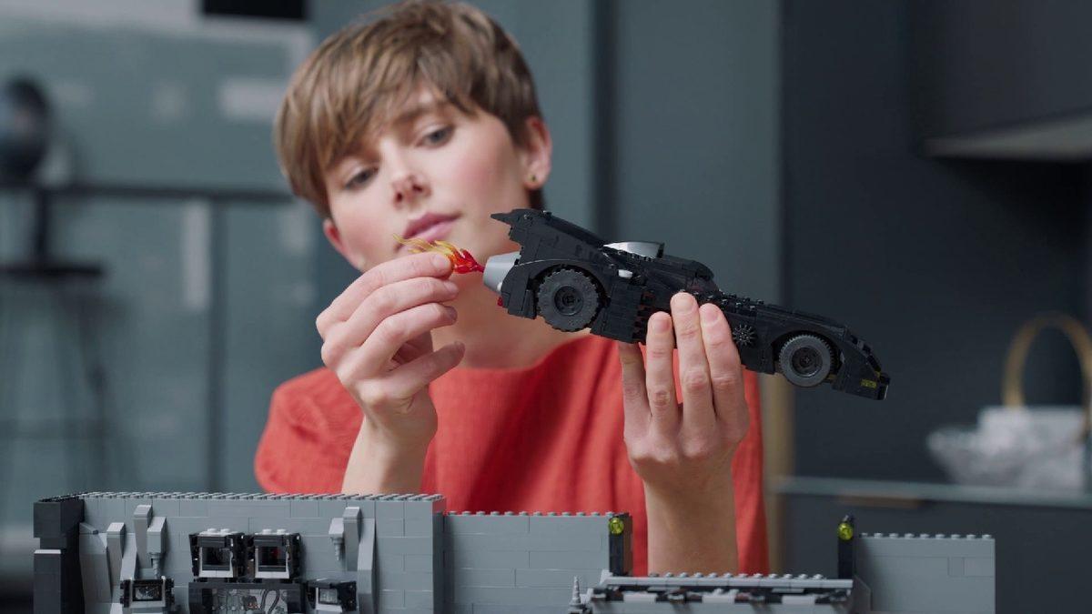Lego’dan Batman’i Evinize Getiren Yaklaşık 4 Bin Parçalık Dev Set: Batmobile’le Birlikte Geliyor!