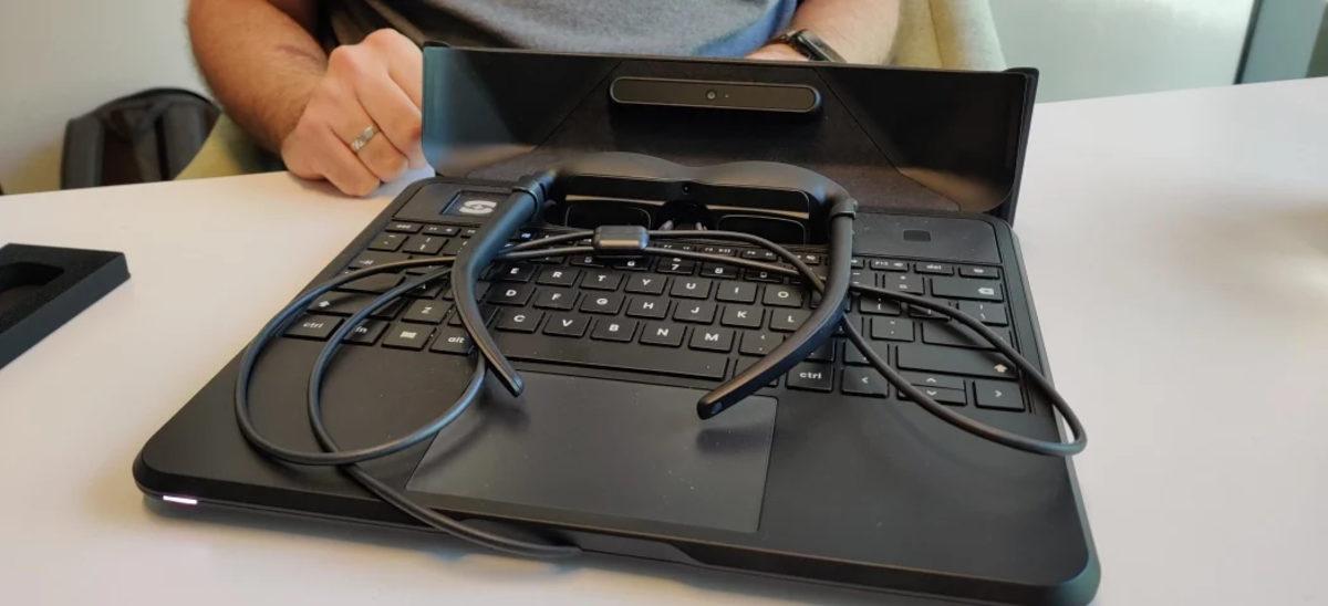 Dünyanın İlk Artırılmış Gerçeklik Bilgisayarıyla Tanışın: Ekranları Yalnızca Siz Görebileceksiniz!