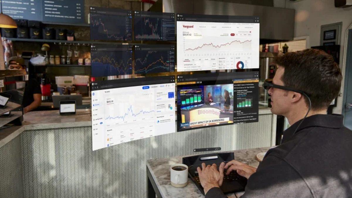 Dünyanın İlk Artırılmış Gerçeklik Bilgisayarıyla Tanışın: Ekranları Yalnızca Siz Görebileceksiniz!