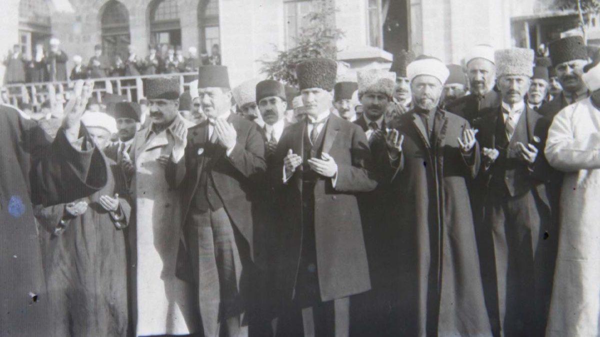 Her Adımı Ders Niteliğinde: Atatürk’ün de Aday Olduğu Türkiye’nin İlk Genel Seçimlerinde Neler Yaşanmıştı?