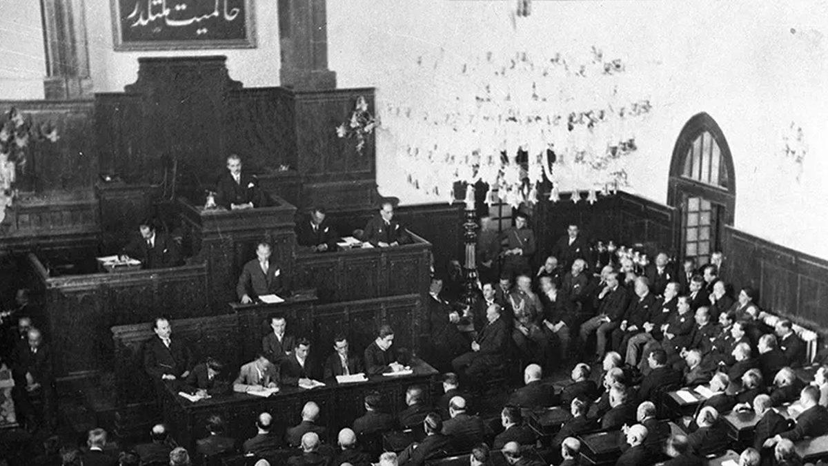 Her Adımı Ders Niteliğinde: Atatürk’ün de Aday Olduğu Türkiye’nin İlk Genel Seçimlerinde Neler Yaşanmıştı?