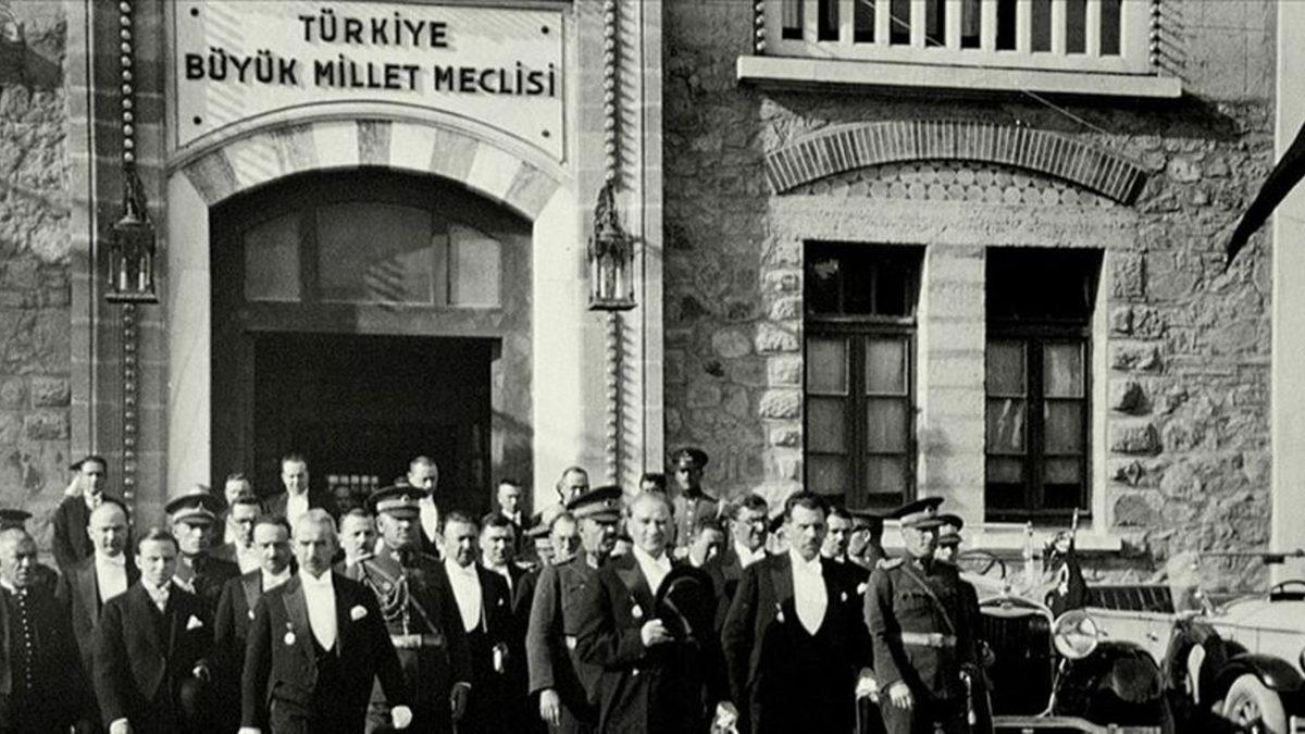 Her Adımı Ders Niteliğinde: Atatürk’ün de Aday Olduğu Türkiye’nin İlk Genel Seçimlerinde Neler Yaşanmıştı?