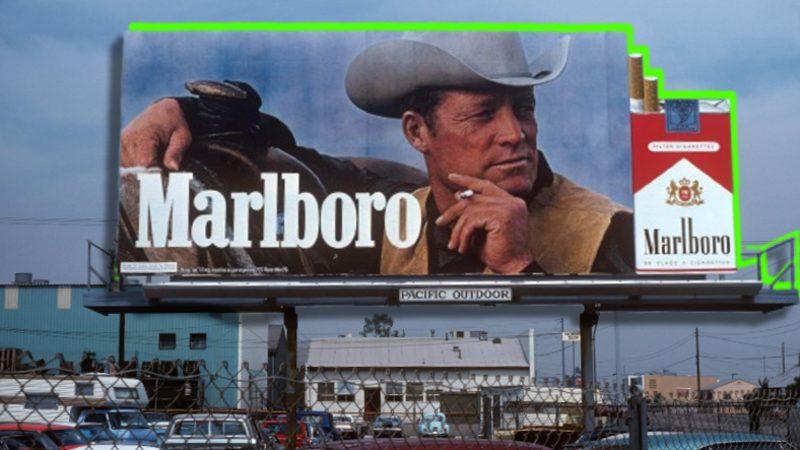 Marlboro’ya Zamanında 5 Katı Kâr Ettiren Pazarlama Stratejisi Aslında Neydi? (Hayır, Boş Paketleri Uçaktan Tüm Şehre Atmadı!)