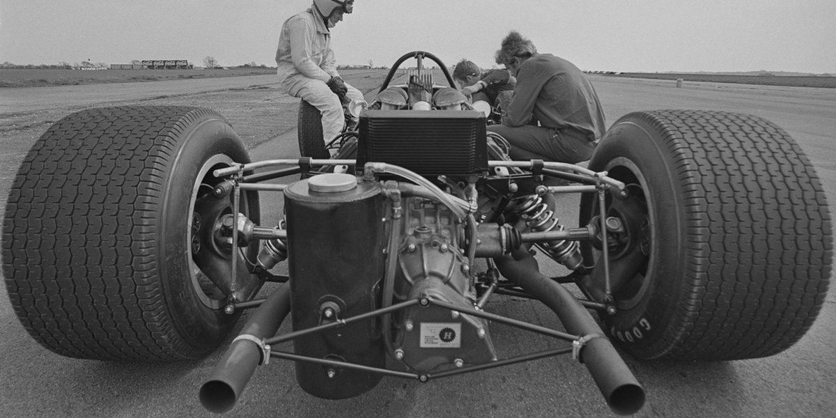 Hız Artırdığı İçin Bisikletlerin Lastikleri İnce Yapılıyorsa O Zaman Yarış Arabalarınınki Neden Kalındır?