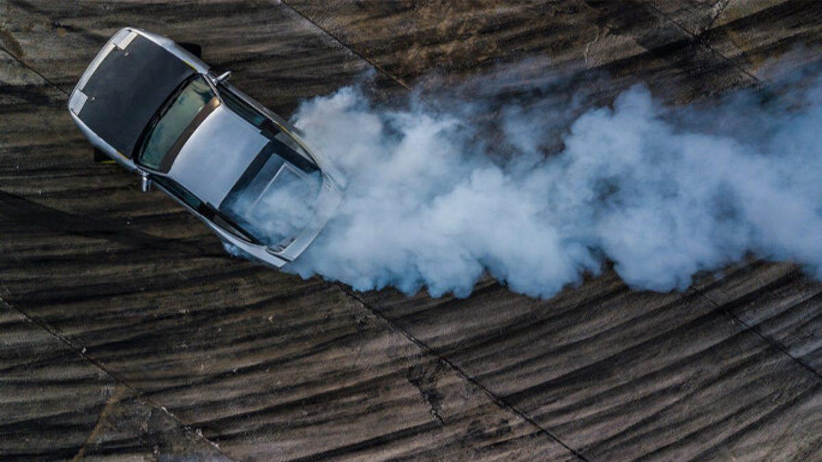 Hız Artırdığı İçin Bisikletlerin Lastikleri İnce Yapılıyorsa O Zaman Yarış Arabalarınınki Neden Kalındır?