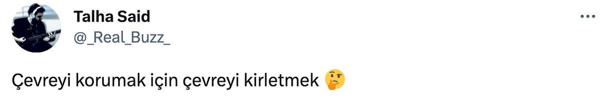 İklim Aktivistlerinden Yeni Örnek(!) Davranış: Fosil Yakıta Karşı Tarihi Çeşmeden Akan Suyu Siyaha Boyadılar!