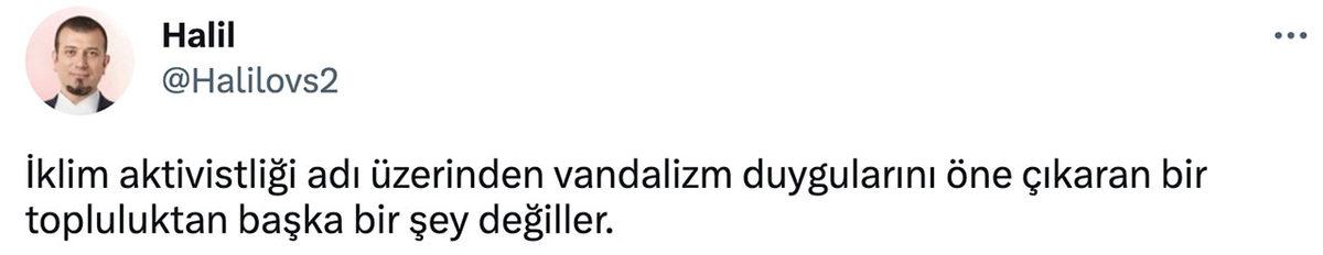 İklim Aktivistlerinden Yeni Örnek(!) Davranış: Fosil Yakıta Karşı Tarihi Çeşmeden Akan Suyu Siyaha Boyadılar!