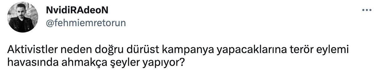 İklim Aktivistlerinden Yeni Örnek(!) Davranış: Fosil Yakıta Karşı Tarihi Çeşmeden Akan Suyu Siyaha Boyadılar!