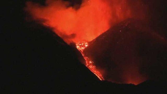 Etna Yanardağı Tekrar Patladı: Lavlar Geceyi Gündüze Çevirdi [Video]