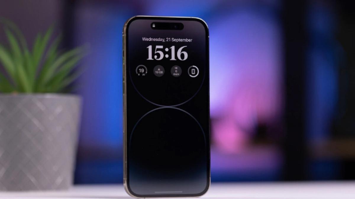 Apple, iOS 17’yle Birlikte iPhone’ları "Akıllı Ekrana" Dönüştürmeyi Planlıyor