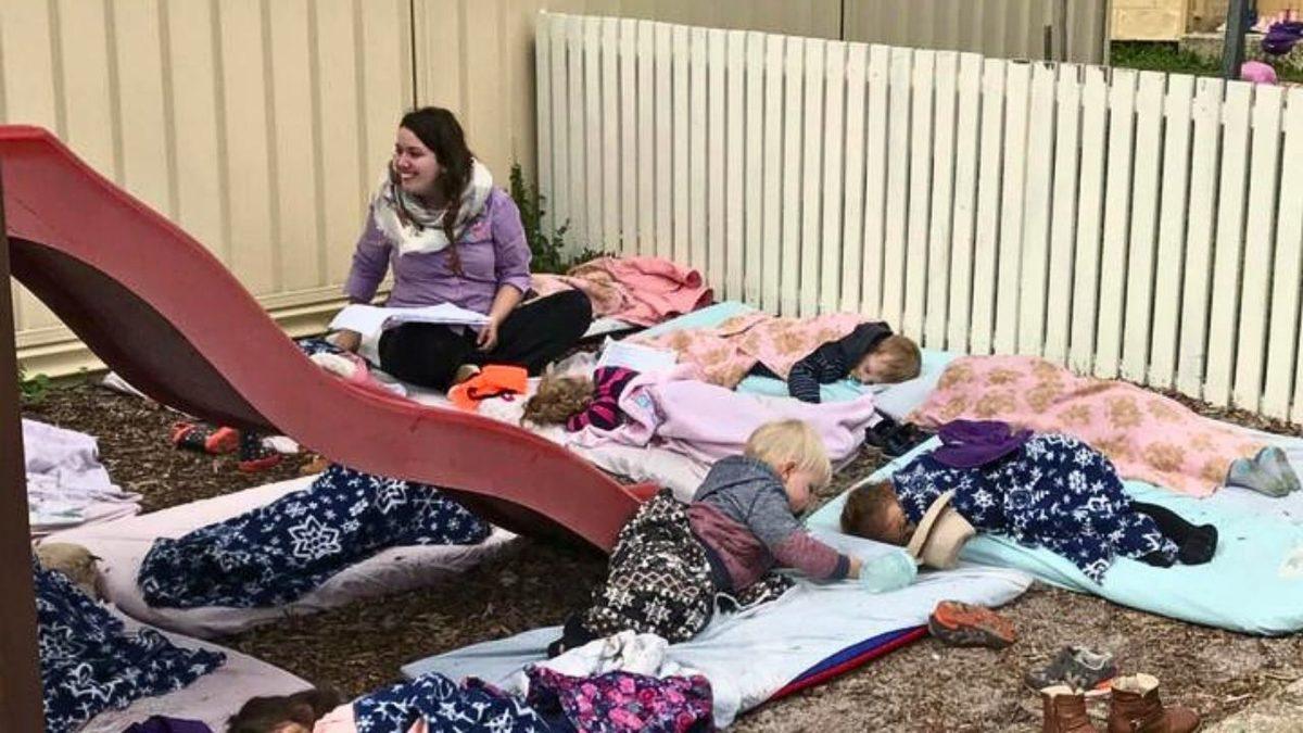 Danimarka ve İzlanda Gibi Kuzey Avrupa Ülkelerinde Ebeveynler Soğuklara Aldırmadan Bebeklerini Neden Sokakta Bir Başlarına Uyutuyorlar?