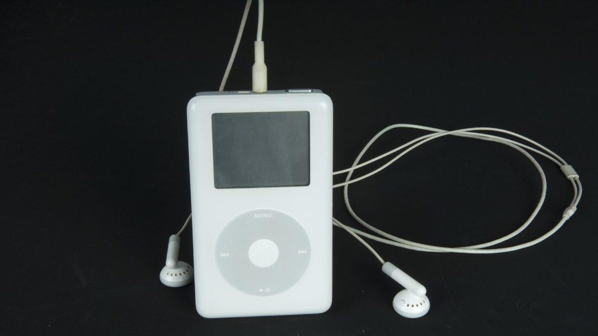 Apple, Diğer Ürünlerinde Renk Seçeneği Sunarken Kulak İçi Kulaklıklarını Neden Sadece Beyaz Renkte Üretiyor?