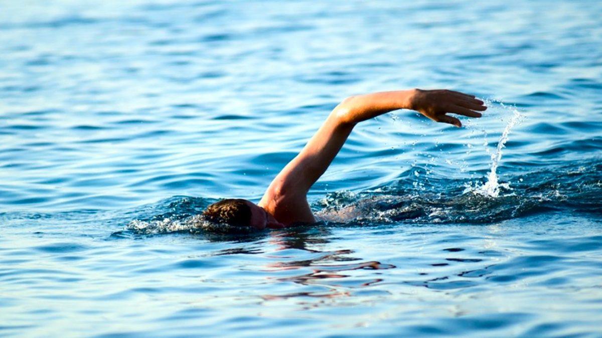 Her Yaz Ortamların Kilit Sorusu: Havuzda mı Yüzmek Daha Sağlıklı, Denizde mi?