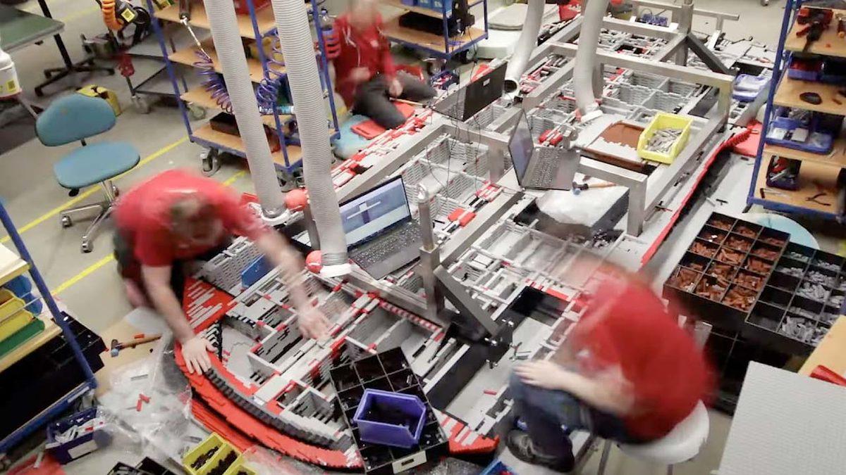 Ferrari’nin Sanat Eseri Arabası Monza SP1, 383 Bin LEGO Parçasıyla Bire Bir İnşa Edildi [Video]