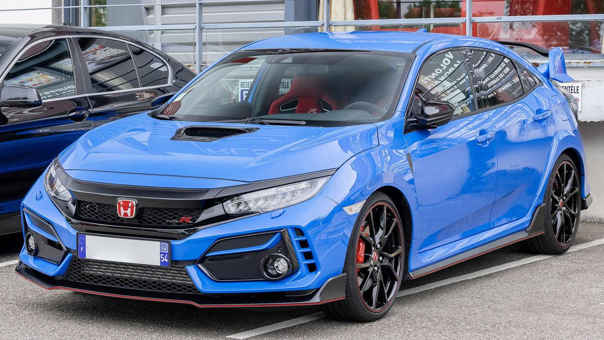 Adeta Bu Araba Modellerinin İçinde Dinlensin Diye Bestelenmiş 14 Şarkı