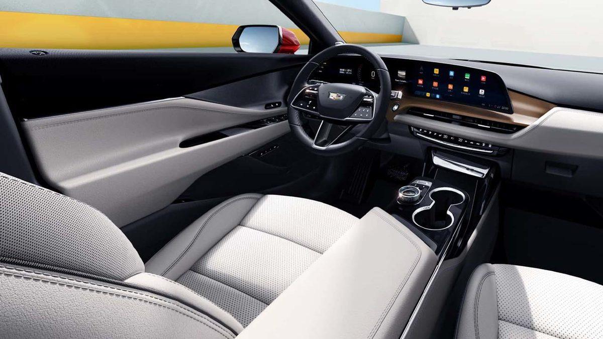 Cadillac, Binenin Kendini Kral Gibi Hissedeceği Yeni Otomobilleri CT6 ile GT4’ü Tanıttı!