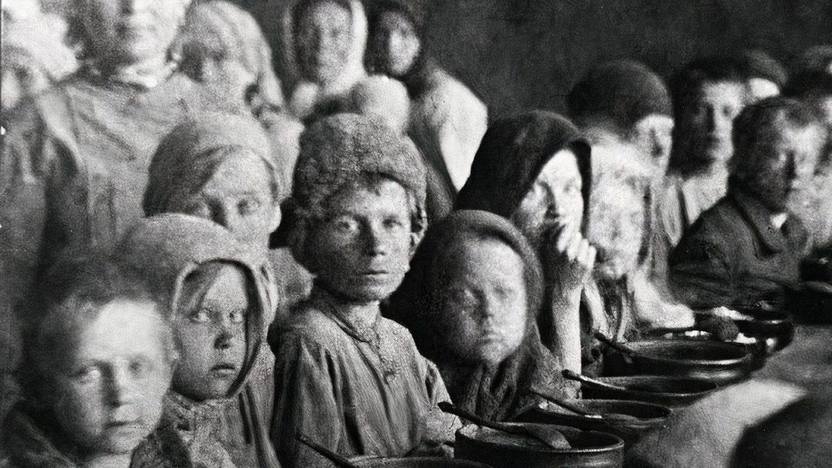 1920’lerde Rusya’da Kıtlık Yüzünden Halkın Yamyamlık Yapması: Açlıktan Akrabalarını Yiyorlardı!
