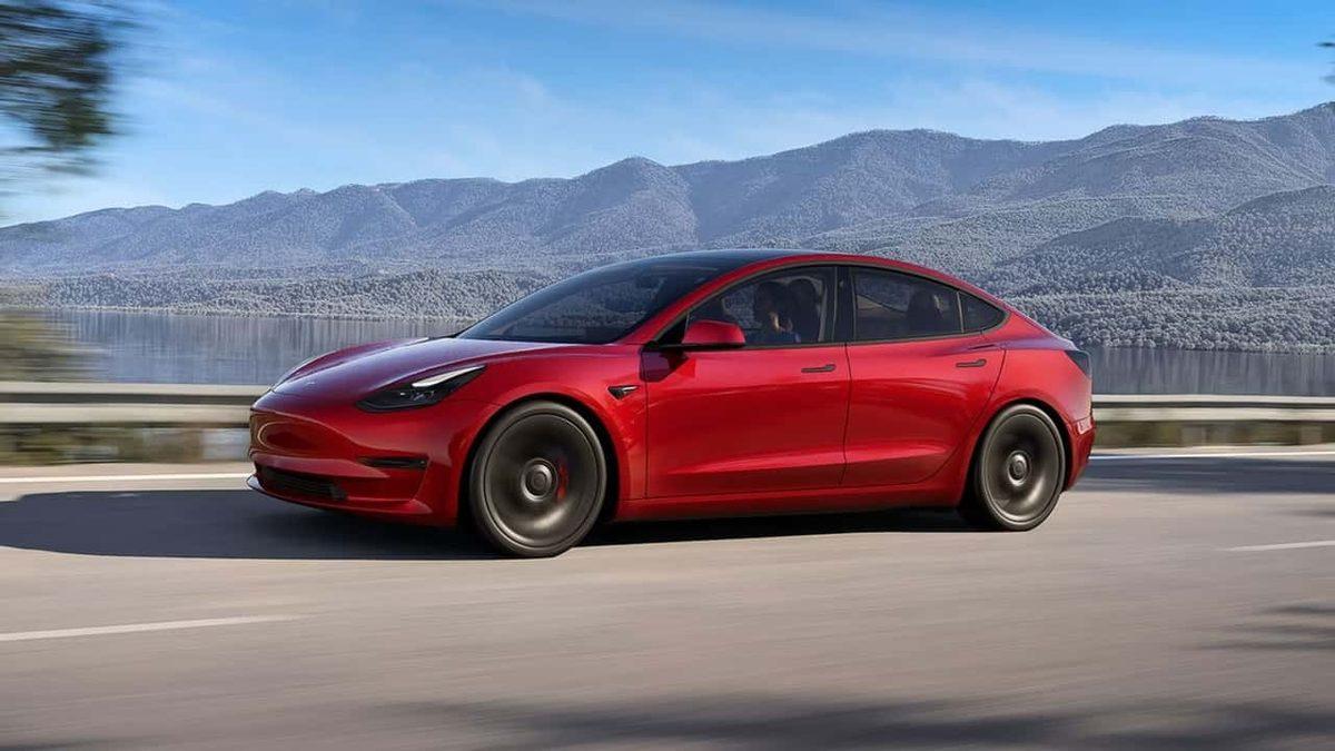 Tesla, Model 3 Fiyatlarına Bir Kez Daha İndirim Yaptı: İyi de Neden?
