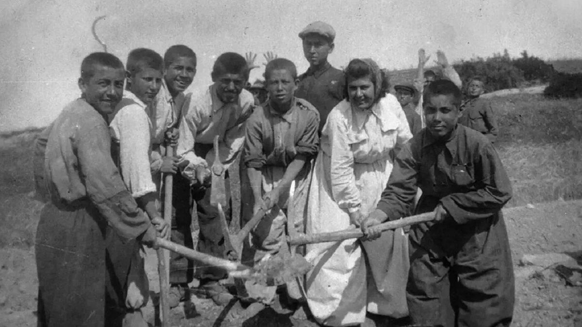 Aydın İnsanlar Yetiştiren Köy Enstitüleri Günümüzde Hâlâ Var Olsaydı Neler Olurdu?