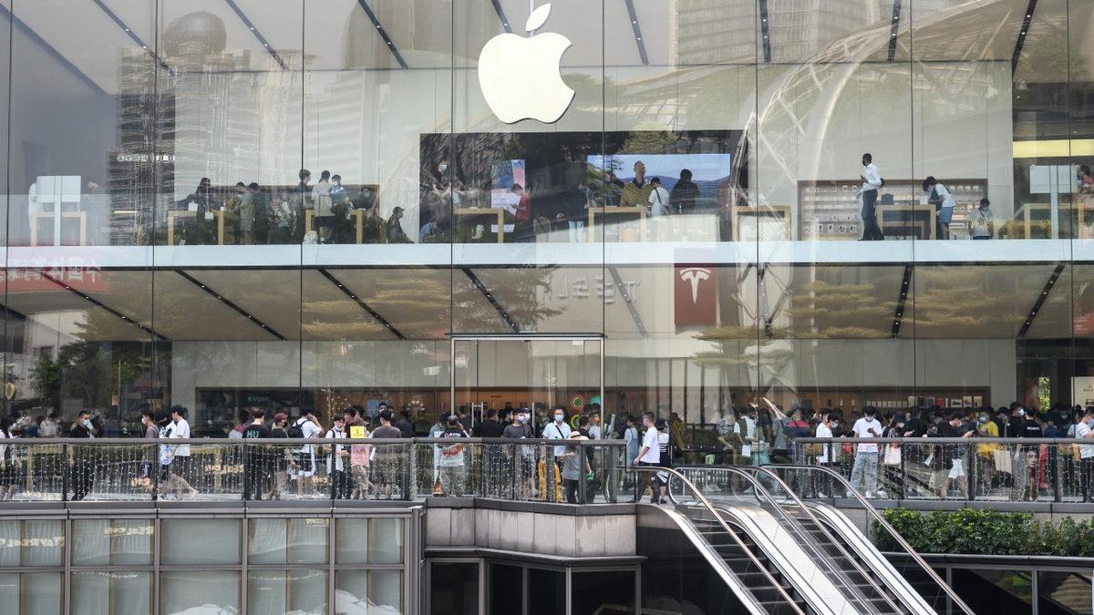 Apple Nasıl Oluyor da Her Yeni Ürünüyle Yok Satabiliyor? Şirkete Milyarlarca Dolar Kazandıran Pazarlama Stratejilerini Anlattık