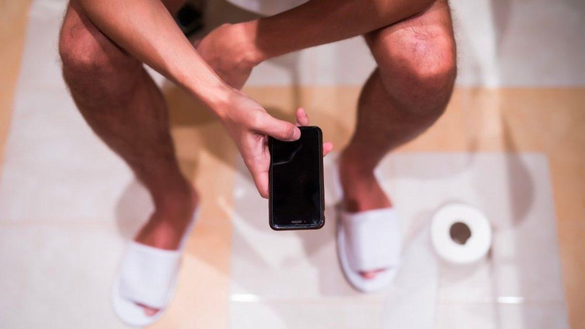 Erkekler Kadınlara Kıyasla Neden Tuvalette Çok Daha Fazla Zaman Geçirir?