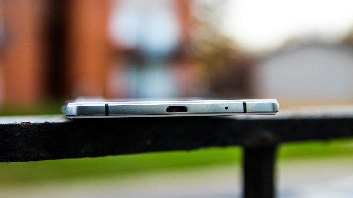 7 Yıl Öncesine Kadar Her Telefonda Mutlaka Bulunan Kulaklık Girişi, Apple Sayesinde Nasıl Bir Anda Hayatımızdan Çıkmıştı?