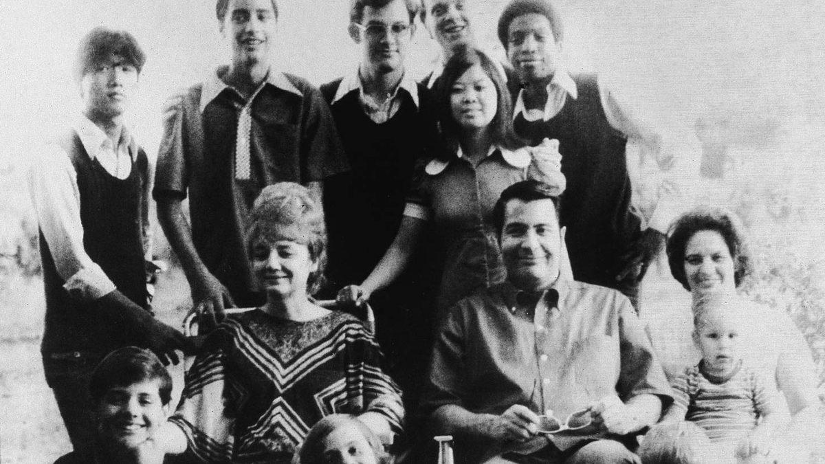 Bir Tarikat Liderinin Yalanlarına Kanıp Zehir İçen 918 İnsanın Korkunç Sonu: Jonestown Katliamı