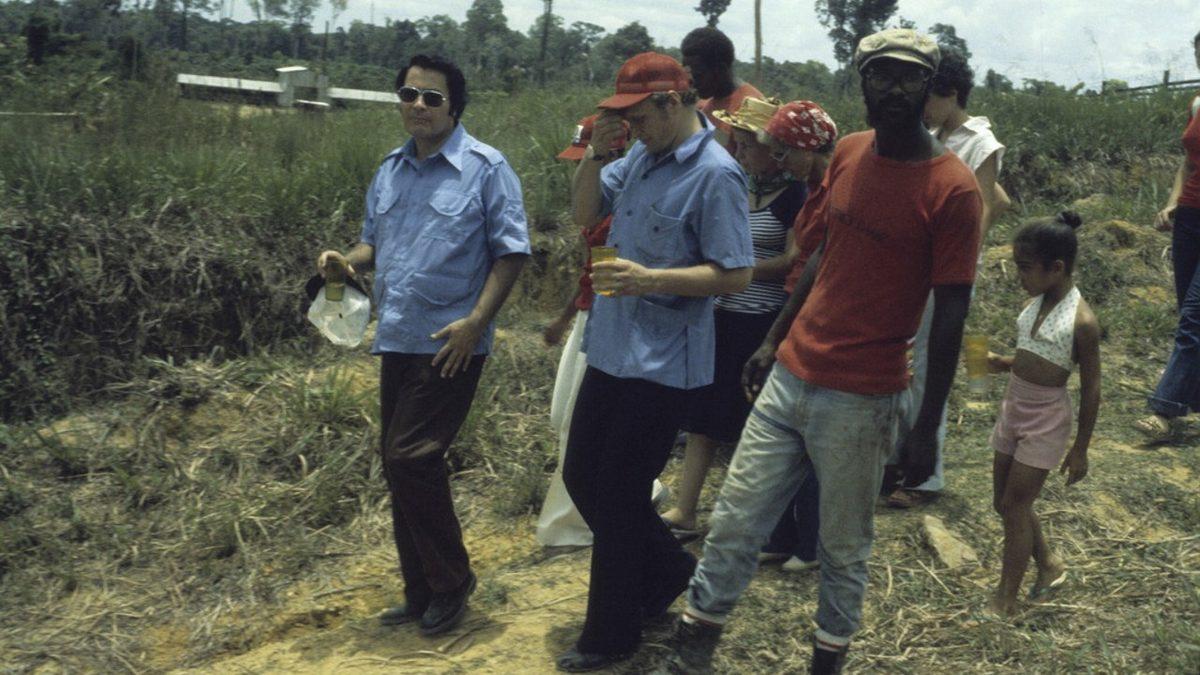 Bir Tarikat Liderinin Yalanlarına Kanıp Zehir İçen 918 İnsanın Korkunç Sonu: Jonestown Katliamı