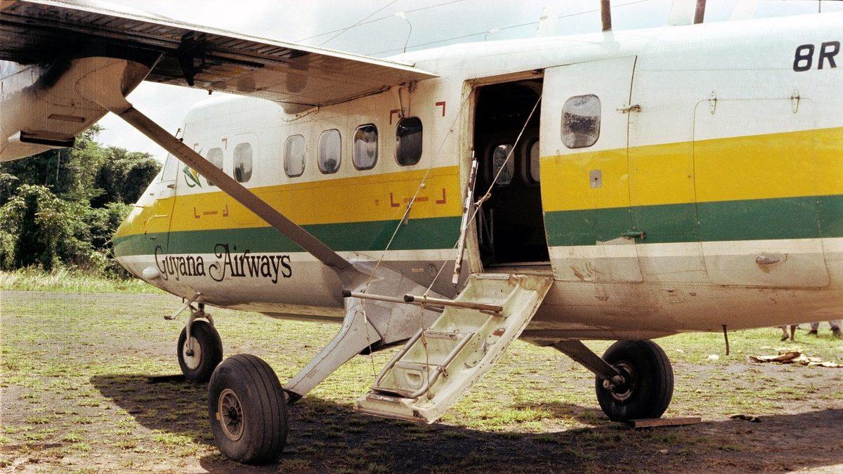 Bir Tarikat Liderinin Yalanlarına Kanıp Zehir İçen 918 İnsanın Korkunç Sonu: Jonestown Katliamı