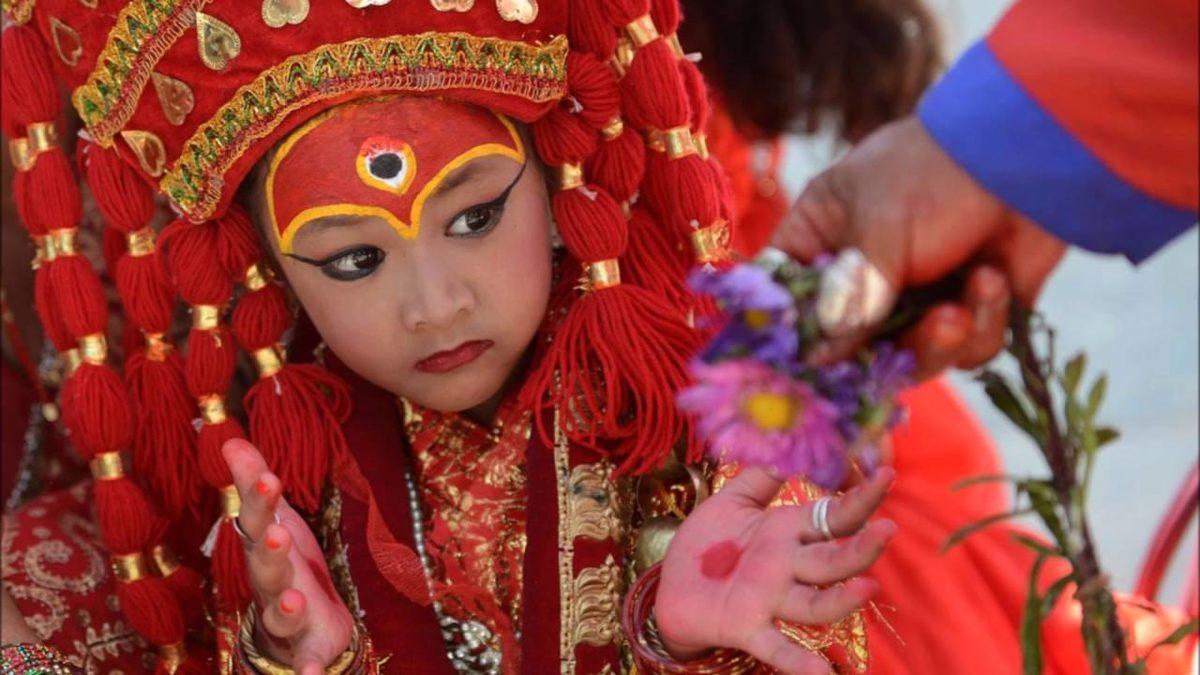 Bayrağı Alıştıklarımızdan Çok Farklı: Gerçek Bir Masallar Diyarına Benzeyen ‘Nepal’ Hakkında 10 Sıra Dışı Bilgi