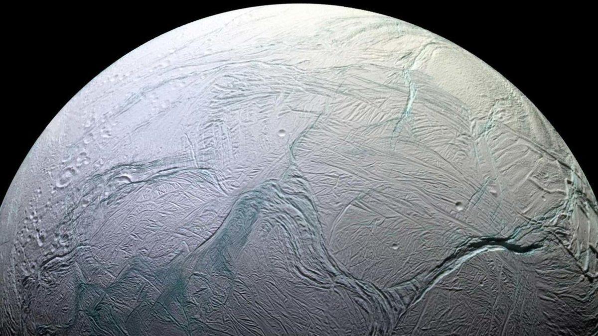 Satürn’ün Uydusu Enceladus’ta Yaşamın Yapı Taşlarından Biri Bulundu