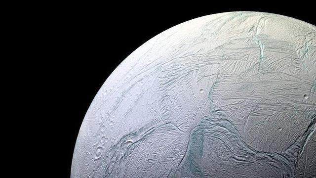 Satürn’ün Uydusu Enceladus’ta Yaşamın Yapı Taşlarından Biri Bulundu