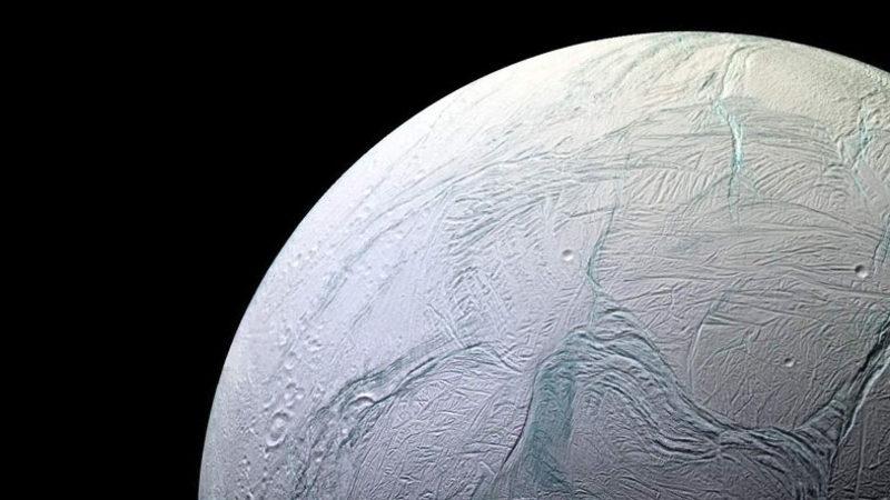 Satürn’ün Uydusu Enceladus’ta Yaşamın Yapı Taşlarından Biri Bulundu