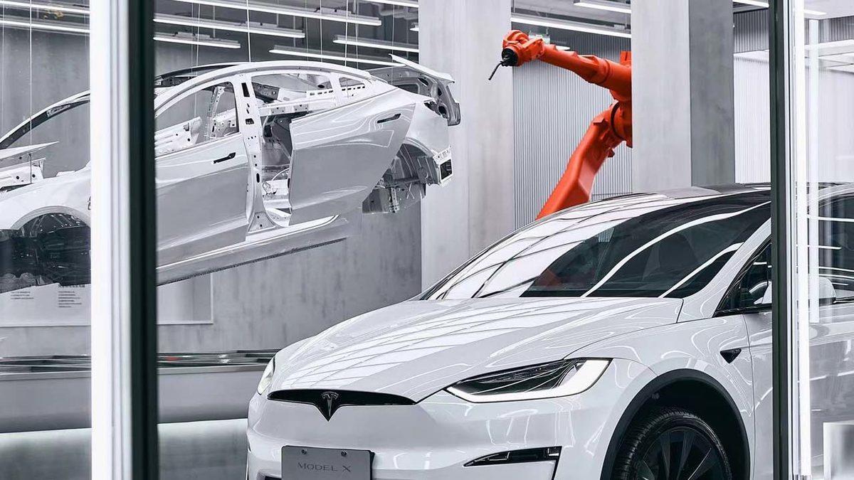Mutfağa Gidip Gelmekten Daha Hızlı: Tesla, 45 Saniyede Araçlarının Nasıl Üretildiğini Gösterdiği Mağazasını Açtı