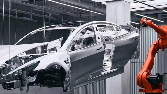Mutfağa Gidip Gelmekten Daha Hızlı: Tesla, 45 Saniyede Araçlarının Nasıl Üretildiğini Gösterdiği Mağazasını Açtı
