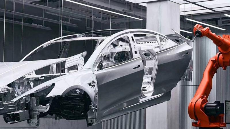 Mutfağa Gidip Gelmekten Daha Hızlı: Tesla, 45 Saniyede Araçlarının Nasıl Üretildiğini Gösterdiği Mağazasını Açtı