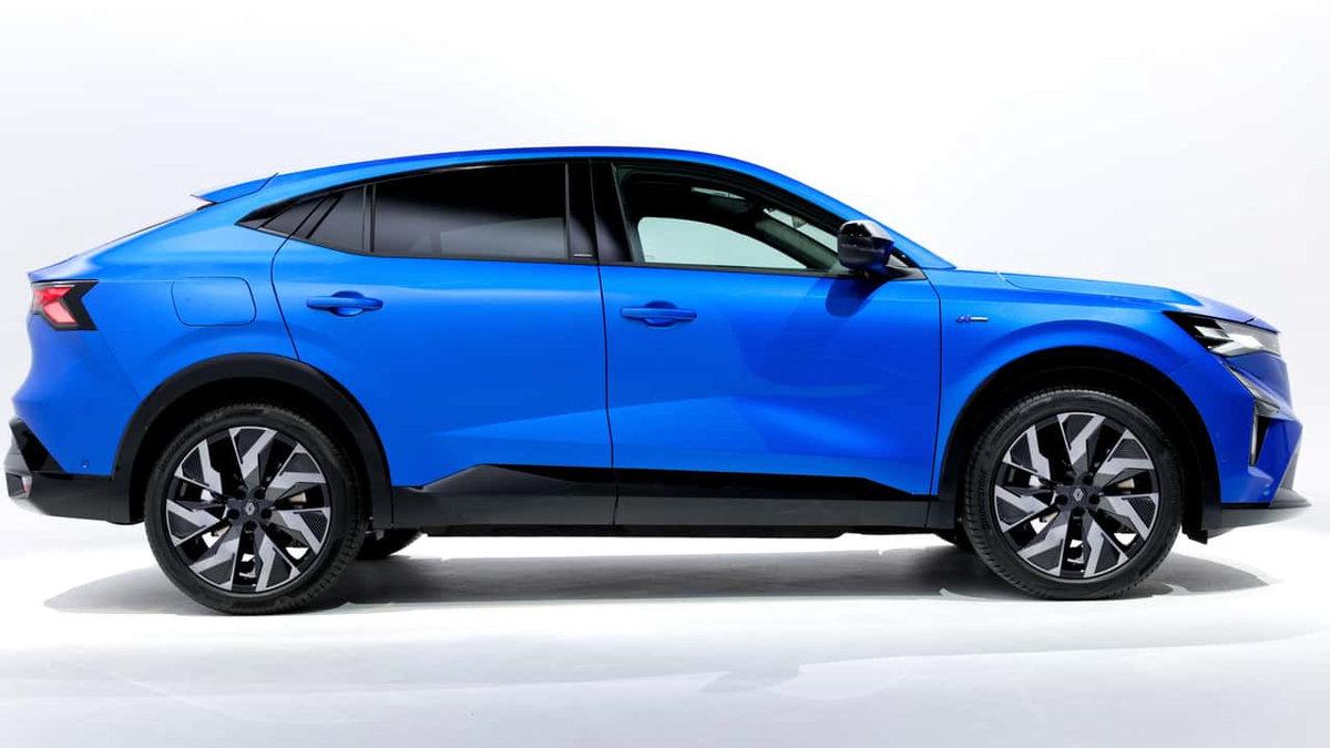 Peugeot 408’in Kayıp Kardeşi Gibi Görünen Renault Rafale’nin Türkiye Fiyatı Açıklandı