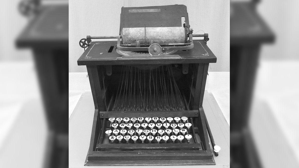 Klavyelerde Neden İkişer Tane 