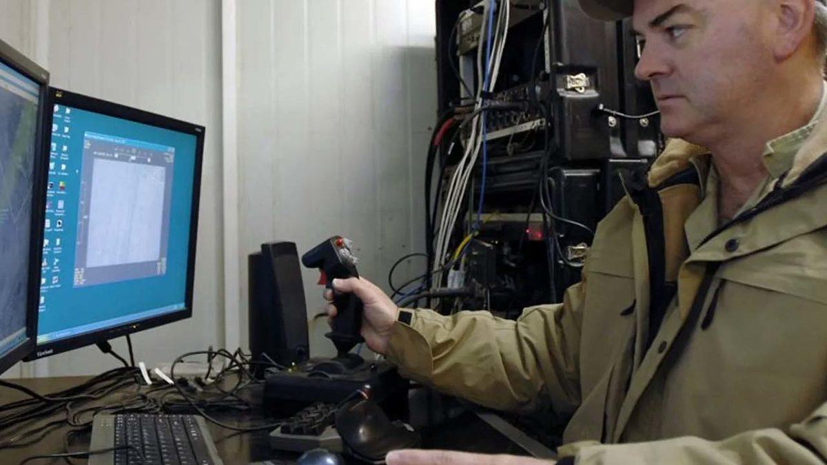 Oyun Koluyla Denizaltı Kontrol Etmek Aslında Amatörlük Değil: İşte ABD Ordusunun Aynı Yöntemle Kontrol Ettiği Devasa Araçlar