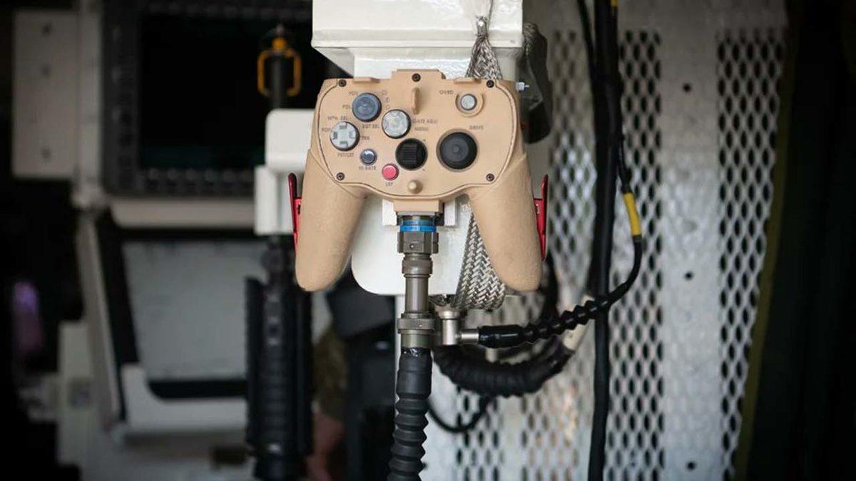 Oyun Koluyla Denizaltı Kontrol Etmek Aslında Amatörlük Değil: İşte ABD Ordusunun Aynı Yöntemle Kontrol Ettiği Devasa Araçlar