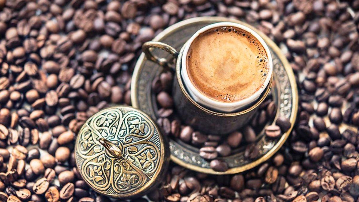 Diğer Kahveler Büyük Fincanlarda İçilirken, Türk Kahvesi Neden Küçük Fincanlarda İçilir?