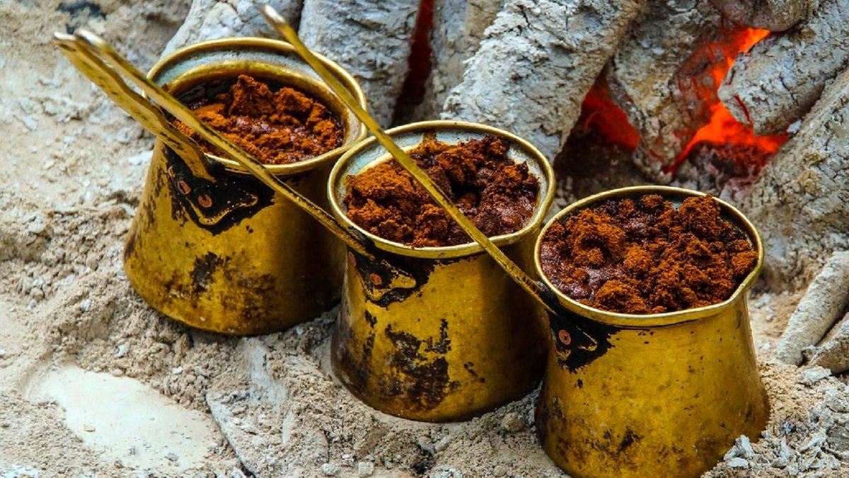 Diğer Kahveler Büyük Fincanlarda İçilirken, Türk Kahvesi Neden Küçük Fincanlarda İçilir?