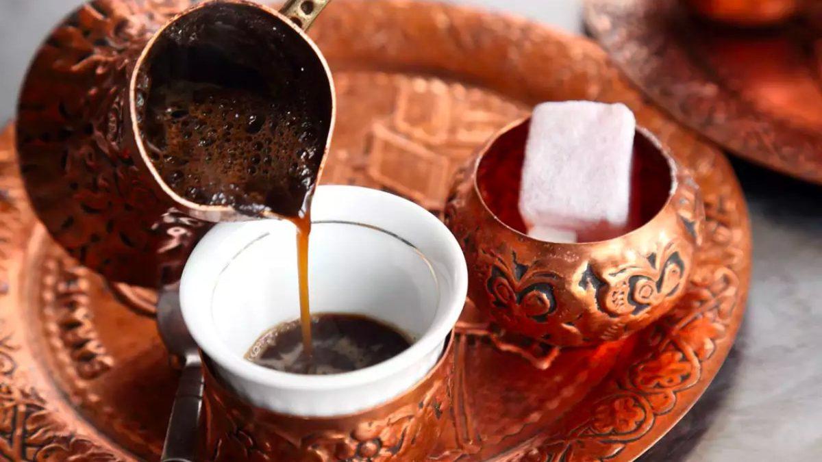 Diğer Kahveler Büyük Fincanlarda İçilirken, Türk Kahvesi Neden Küçük Fincanlarda İçilir?