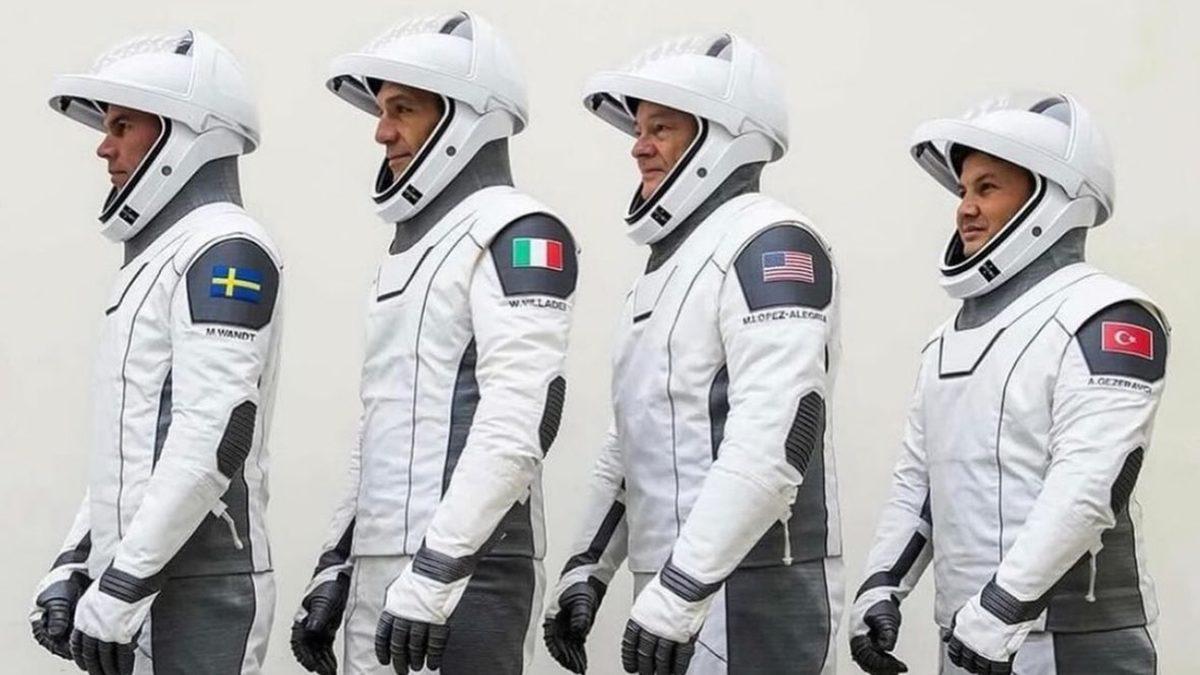 Uzay Kıyafetlerinin Sadece Beyaz veya Turuncu Renkte Üretilmesinin Çok Mantıklı Sebepleri
